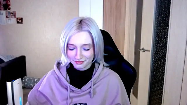 SophiaLur online show from 12.03.25