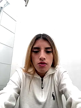 Snapshot of zoepink_1 chatting on 11.25.25 zoepink 1 online show from 11.25.25