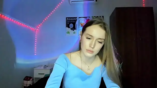 tinyglow online show from 12.04.25