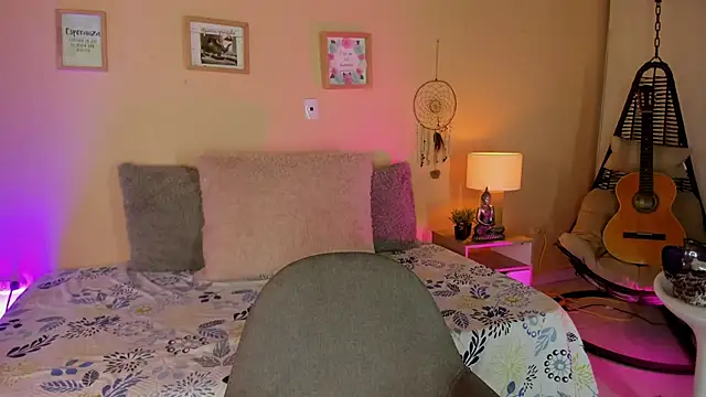 aghata jackson  online show from 11.18.25