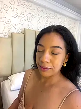 IvannaClaire online show from 12.15.25