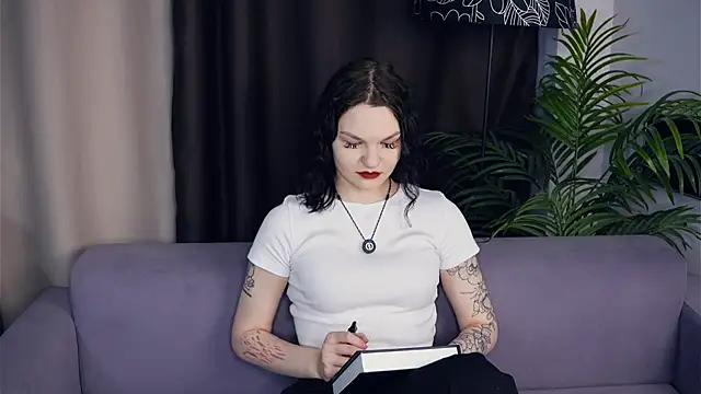 Snapshot of OnitaSkare chatting on 11.15.25 OnitaSkare online show from 11.15.25