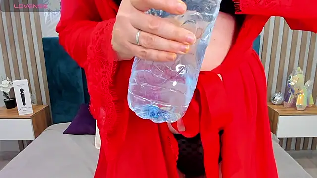 Snapshot of Valerie_King chatting on 11.16.25 Valerie King online show from 11.16.25