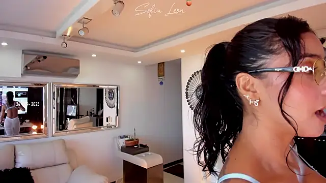 Snapshot of sofiasexhot chatting on 09.24.25 sofiasexhot online show from 09.24.25