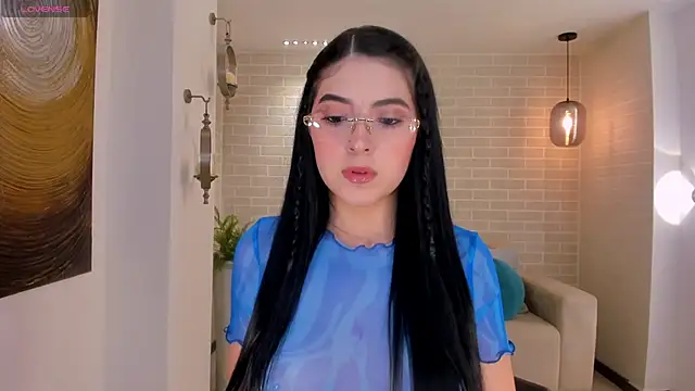 Snapshot of HaileyRoss_ chatting on 04.24.26 HaileyRoss online show from 04.24.26