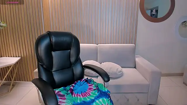 ZaraKafruni online show from 02.12.26