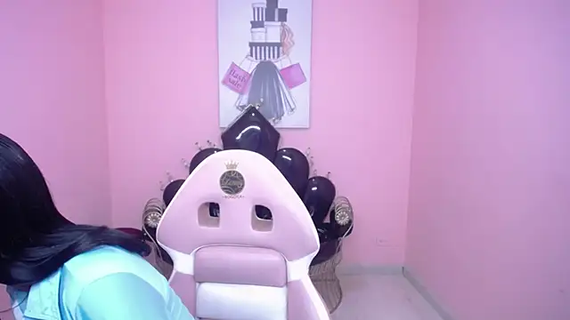 Snapshot of Milu_carbajal_x chatting on 11.14.25 Milu carbajal x online show from 11.14.25