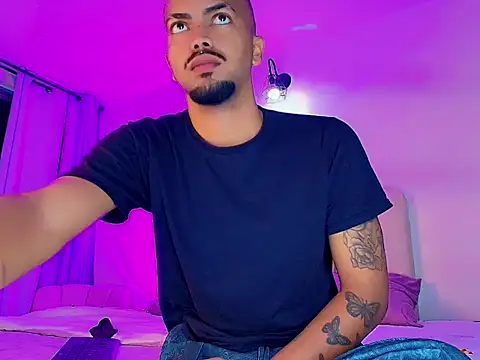 KMichelle1 online show from 12.02.25