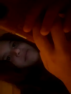 Snapshot of AngelSin04 chatting on 11.16.25 AngelSin04 online show from 11.16.25