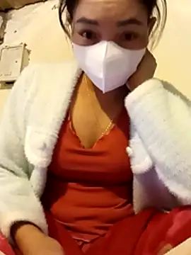 Snapshot of _Su-Su_ chatting on 11.21.25 Su-Su online show from 11.21.25