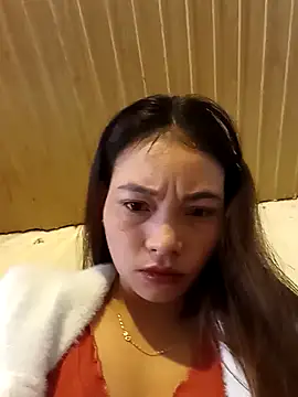 Snapshot of _Su-Su_ chatting on 12.04.25 Su-Su online show from 12.04.25