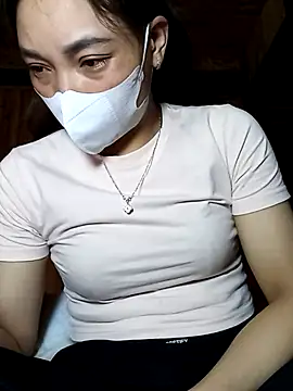 Snapshot of _Su-Su_ chatting on 12.17.25 Su-Su online show from 12.17.25