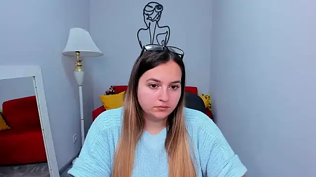 Snapshot of Maria_Bond chatting on 11.26.25 Maria Bond online show from 11.26.25