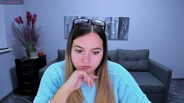 Snapshot of Maria_Bond chatting on 12.01.25 Maria Bond online show from 12.01.25