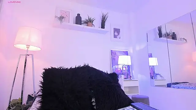 Miluu dh online show from 12.18.25