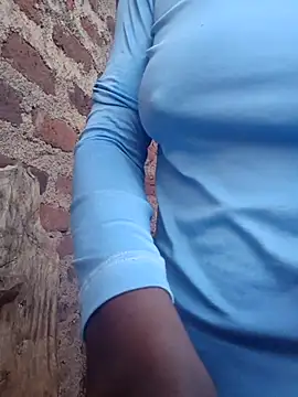 Snapshot of honeypot224 chatting on 11.18.25 honeypot224 online show from 11.18.25