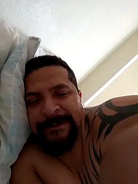 Snapshot of BuskedFester chatting on 11.30.25 BuskedFester online show from 11.30.25