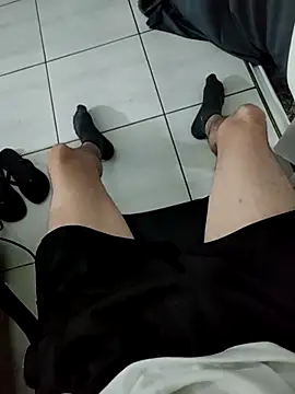 Snapshot of bnnzin chatting on 11.17.25 bnnzin online show from 11.17.25