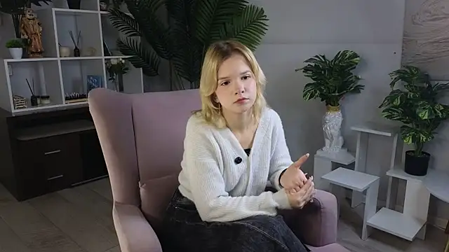 PhillisEsplin online show from 11.17.25