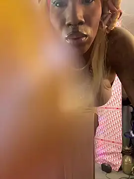 Snapshot of Motherbigbus chatting on 03.04.26 Motherbigbus online show from 03.04.26