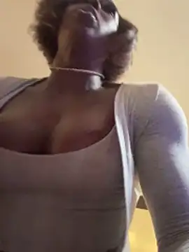 Snapshot of Motherbigbus chatting on 03.06.26 Motherbigbus online show from 03.06.26