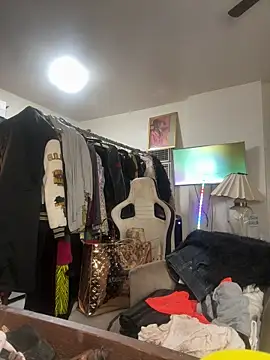 Snapshot of Motherbigbus chatting on 03.09.26 Motherbigbus online show from 03.09.26