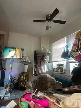 Snapshot of Motherbigbus chatting on 03.16.26 Motherbigbus online show from 03.16.26