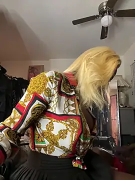 Snapshot of Motherbigbus chatting on 03.16.26 Motherbigbus online show from 03.16.26