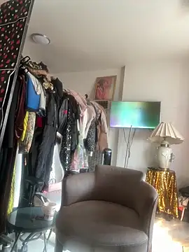 Snapshot of Motherbigbus chatting on 03.19.26 Motherbigbus online show from 03.19.26