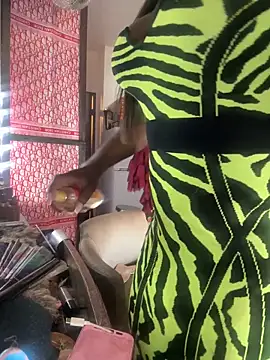 Snapshot of Motherbigbus chatting on 03.24.26 Motherbigbus online show from 03.24.26