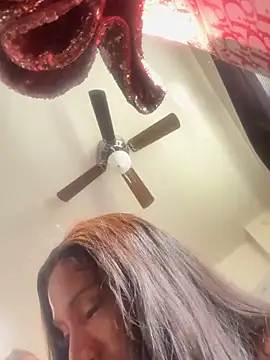 Snapshot of Motherbigbus chatting on 03.25.26 Motherbigbus online show from 03.25.26