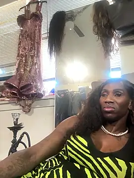 Snapshot of Motherbigbus chatting on 04.01.26 Motherbigbus online show from 04.01.26