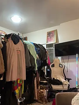 Snapshot of Motherbigbus chatting on 04.07.26 Motherbigbus online show from 04.07.26