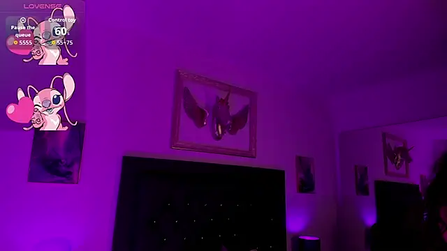 Snapshot of emy_ross_ chatting on 11.24.25 emy ross online show from 11.24.25