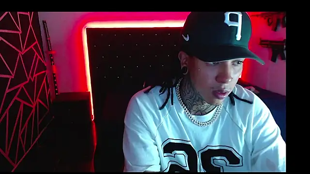 Snapshot of Zero-X9 chatting on 11.17.25 Zero-X9 online show from 11.17.25