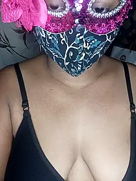 Snapshot of arpitaroy0 chatting on 11.18.25 arpitaroy0 online show from 11.18.25