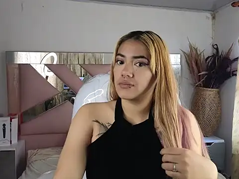 Snapshot of KloeeCavallier chatting on 02.28.26 KloeeCavallier online show from 02.28.26