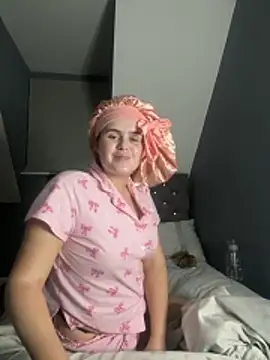 Snapshot of Blonde_Bunny chatting on 02.15.26 Blonde Bunny online show from 02.15.26