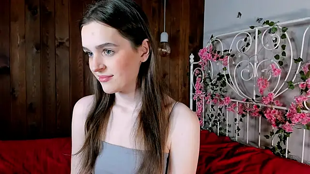 Snapshot of CathrineBinnie chatting on 11.21.25 CathrineBinnie online show from 11.21.25