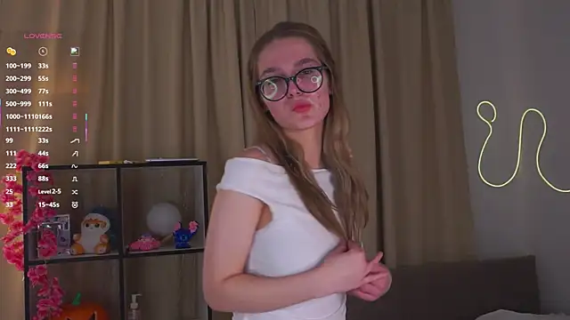 Snapshot of DidiCharm chatting on 11.25.25 DidiCharm online show from 11.25.25