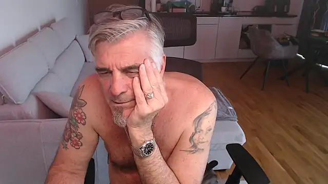 Buidapest online show from 04.06.26