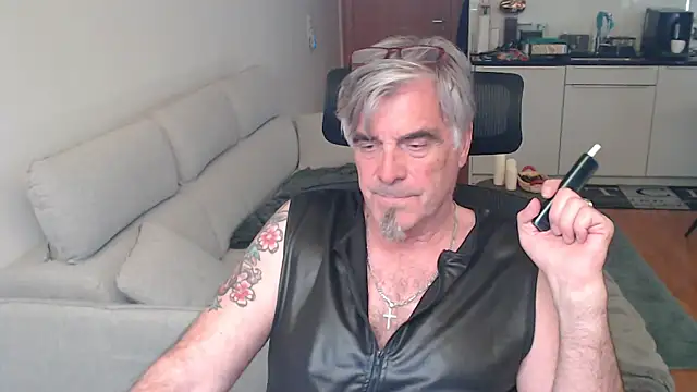 Buidapest online show from 05.25.26