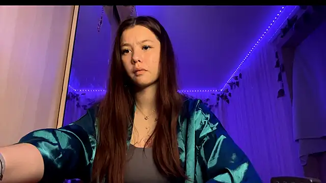 Snapshot of CutieSlim chatting on 11.22.25 CutieSlim online show from 11.22.25