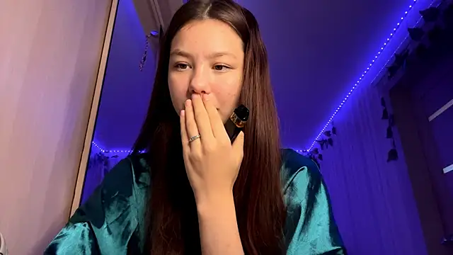 Snapshot of CutieSlim chatting on 11.26.25 CutieSlim online show from 11.26.25