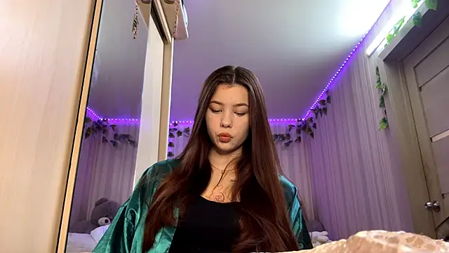 Snapshot of CutieSlim chatting on 12.04.25 CutieSlim online show from 12.04.25