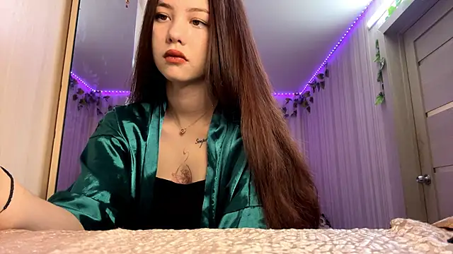 Snapshot of CutieSlim chatting on 12.14.25 CutieSlim online show from 12.14.25