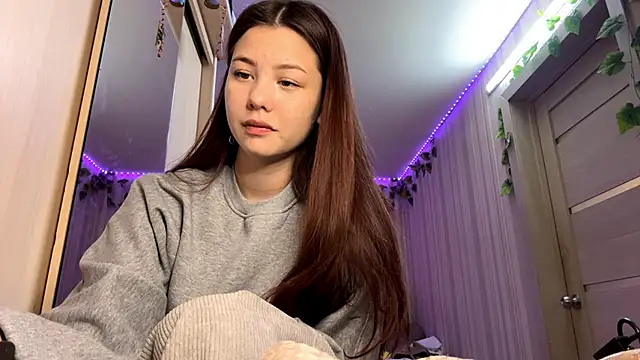 Snapshot of CutieSlim chatting on 12.15.25 CutieSlim online show from 12.15.25