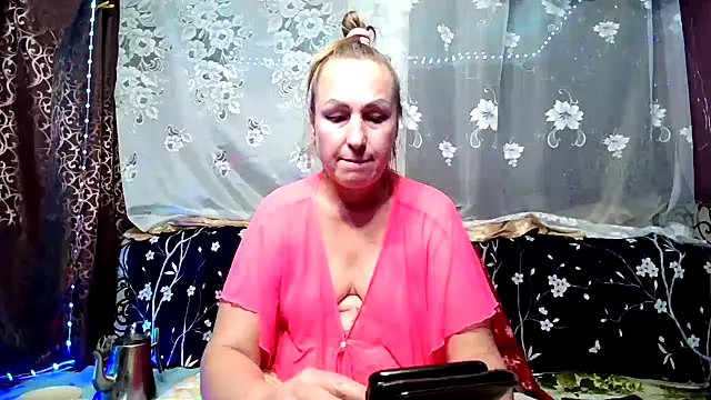 Kissingyouu online show from 12.05.25