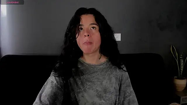 Snapshot of Angel-umbra chatting on 11.28.25 Angel-umbra online show from 11.28.25