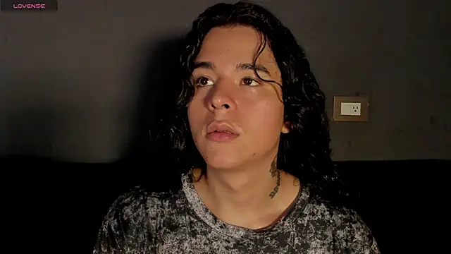 Snapshot of Angel-umbra chatting on 11.29.25 Angel-umbra online show from 11.29.25